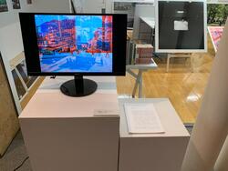 公開制作室前のモニターに流れる笹岡さんの作品