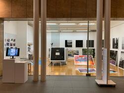 外から見る公開制作室