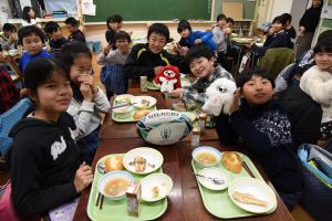 画像　学校給食1