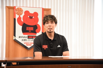 菊地祥平選手が新シーズンの抱負を話している写真
