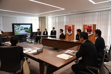 新アリーナの紹介動画を視聴する写真