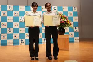 鎌田真衣選手と矢ケ部紋可選手の写真