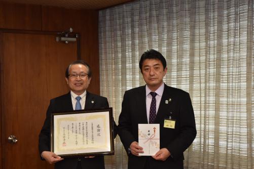 画像　舟橋代表取締役社長（写真左）と高野市長