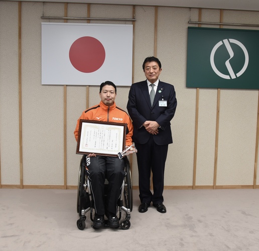 諸岡晋之助さんと高野市長の写真