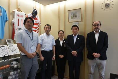 JICA東京センター 田中氏、同センター 澁谷課長、青山さん、高野市長、東京農工大学 船田名誉教授の写真