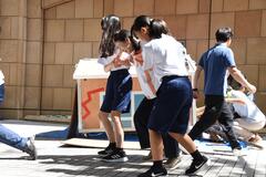 近隣自治会・府中第一中学校学生による救助活動の様子