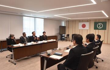 歓談の様子1の写真