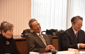 歓談の様子2の写真