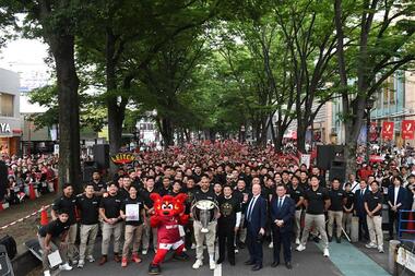 東芝ブレイブルーパス東京の優勝報告会の様子の画像
