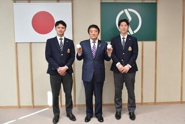 明治大学野球部選手が市長を表敬訪問の写真