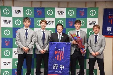 FC東京選手が市長を表敬訪問の写真