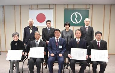 府中市文化活動功労者に感謝状を贈呈しましたの画像