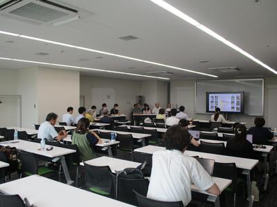 報告会の様子の写真