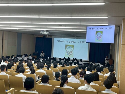 「府中市こども計画と子どもの権利」の講演の様子