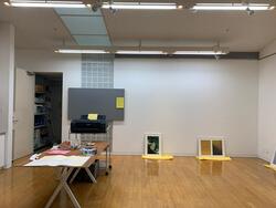 搬入中の公開制作室