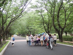 画像：公園での設営の様子