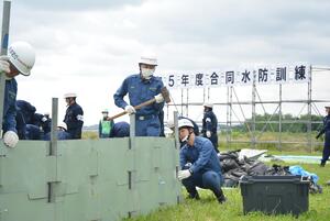 画像　合同水防訓練