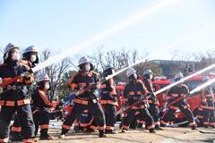 画像　消防団による一斉放水