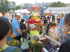 画像　子どもみこしの様子