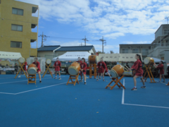 画像　和太鼓の演奏の様子