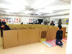 画像　ダンボール迷路
