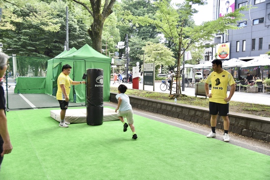 タックル体験の様子