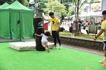 ラグビーのタックル体験