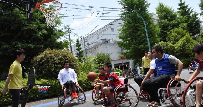 画像　車椅子バスケットボール