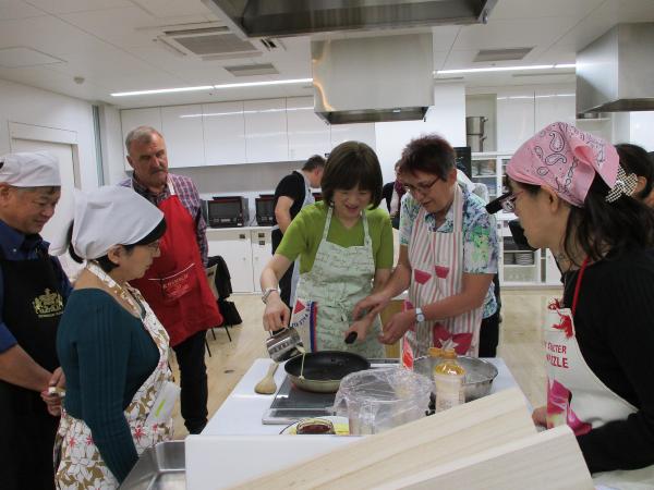 画像　伝統的な家庭料理の作り方を学びました