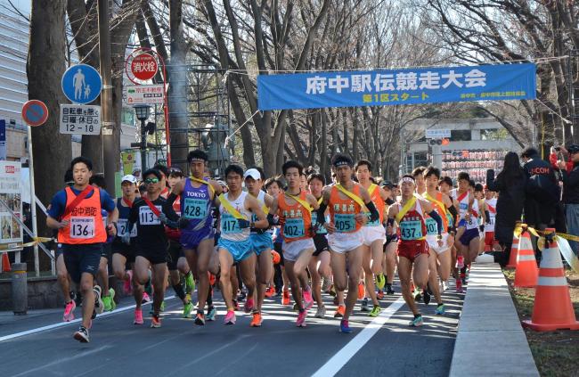 画像　一般、高校男子の部のスタートの様子