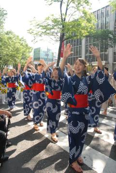 画像　民踊流しの様子