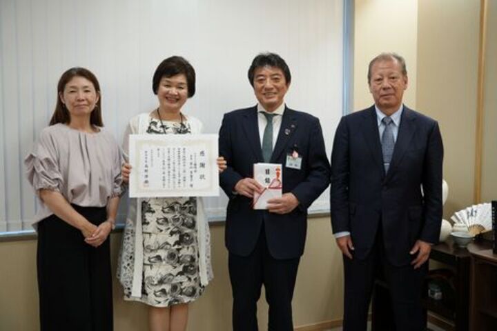 目録・感謝状の贈呈