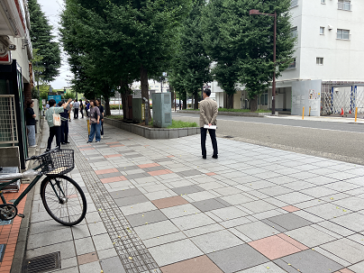 平和通り確認及び移動する様子