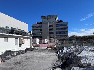 西庁舎：屋上のシンダーコンクリートの撤去の写真