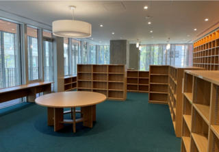 図書館の内装の画像