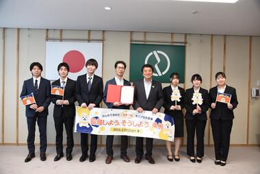 明星大学デザイン学部との協働による取組報告（市長表敬訪問）の画像