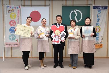 NPO法人ママチャーリーズの表敬訪問の写真