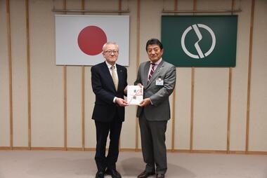 日本中央競馬会からの2026年度地域貢献寄附金贈呈式の写真