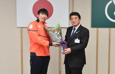 有安諒平選手が市長を表敬訪問の画像