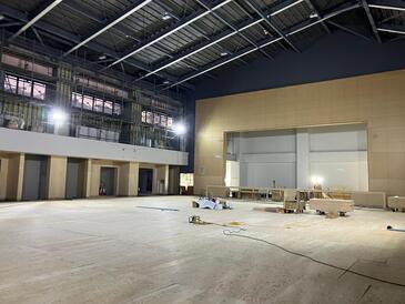 体育館の内装工事の様子